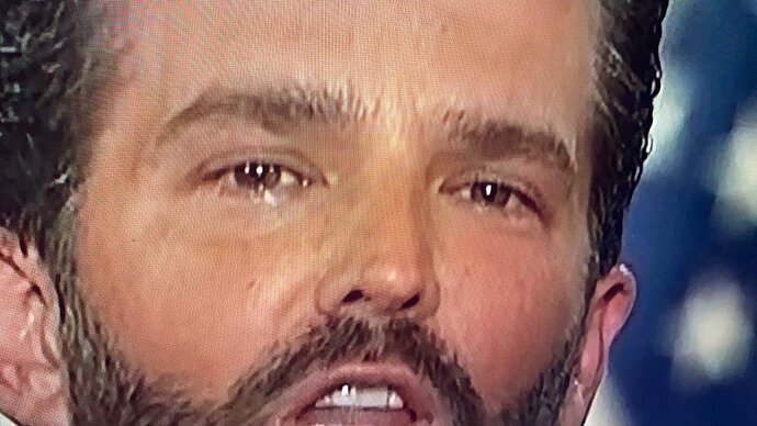don-jr-egqvyiswsaileaw