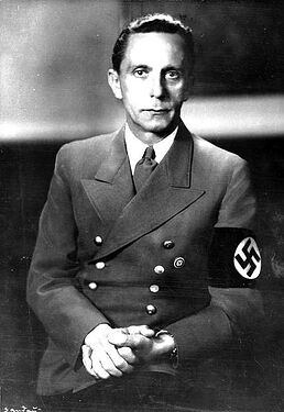 Bundesarchiv_Bild_183-1989-0821-502%2C_Joseph_Goebbels