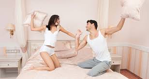pillowfightimages
