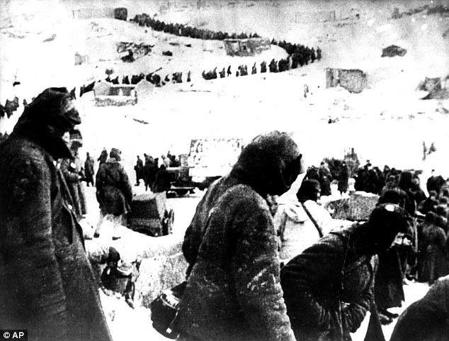 stalingrad%20article-2228373-0194C2310000044D-23_634x481